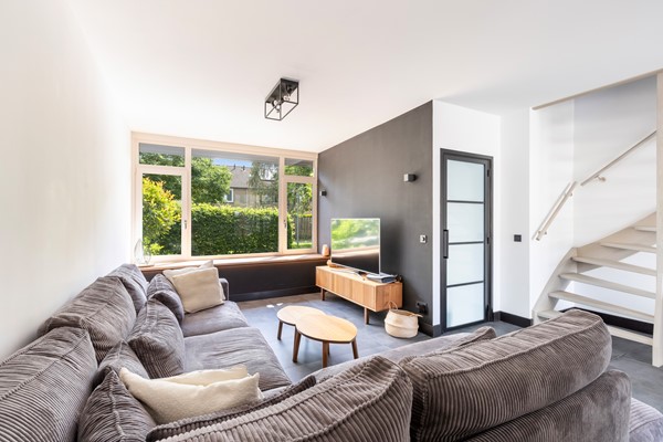 Foto - Verkocht onder voorbehoud: Instapklare tussenwoning op een rustige, autoluwe locatie!
